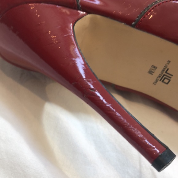 Pair of size 8.5 JLo burgundy and grey heels - Picture 7 of 9